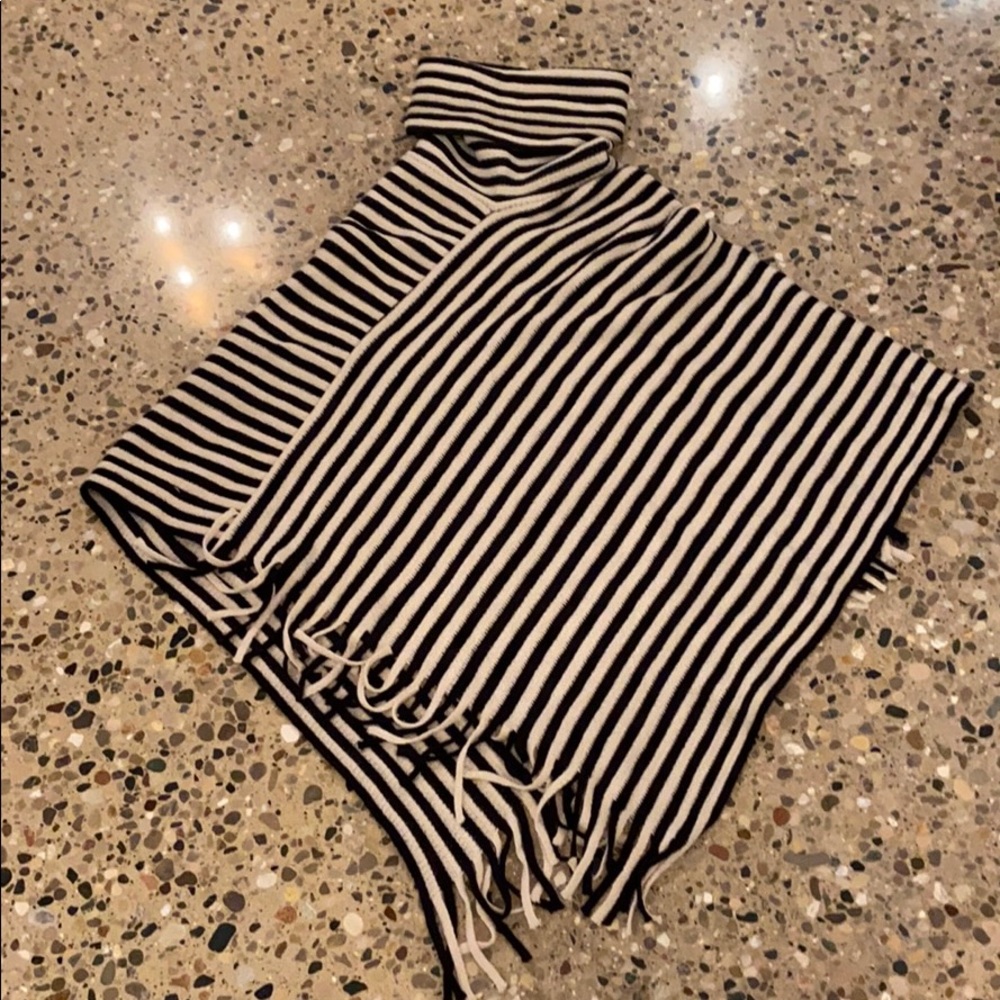 Riah Fashion poncho!!